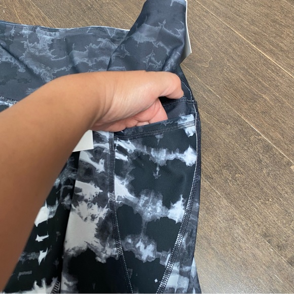 Old Navy Elevate Go Dry 7/8 Leggings - Picture 11 of 13